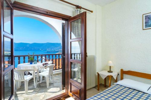 . Kritikos Apartments