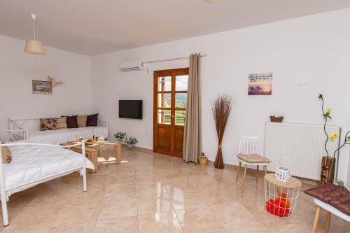 Naxian Bliss in Agkidia