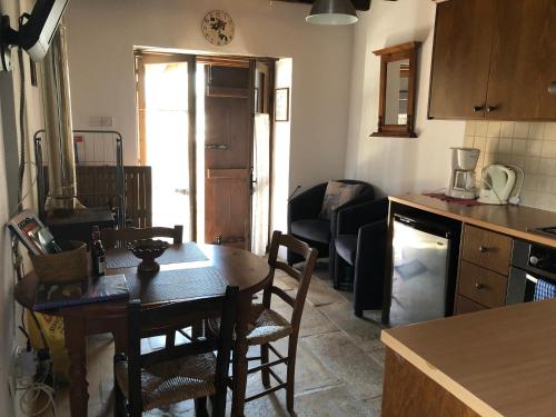 ANOI 1-bedroom country House in Episkopi