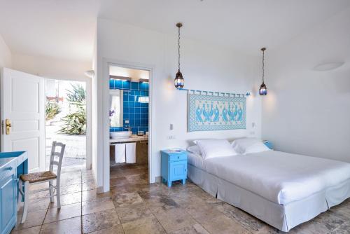2 twin beds, 1 sofa bed