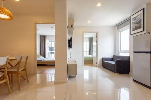 Large 2 Bedrooms/50m to MRT/Free Wifi/Full Kitchen