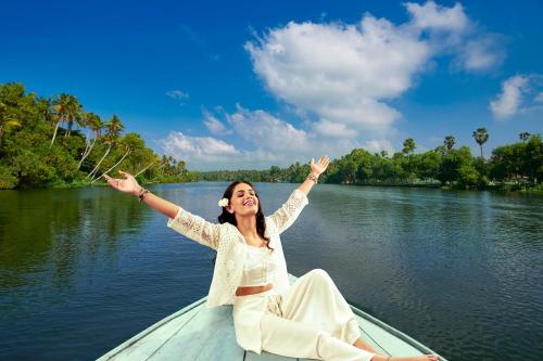 Estuary Sarovar Premiere Poovar Island