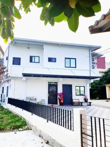 Yellow Mountain Homestay Nantou