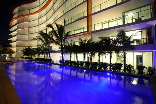 Eksterijer hotela, Silvershore Apartments in Biggera Waters