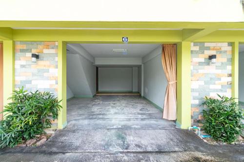 Entrance, Khum Suk Resort in Nam Noi