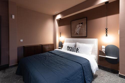 Blue and Peach Two Bedroom Apartment Free Parking image 5