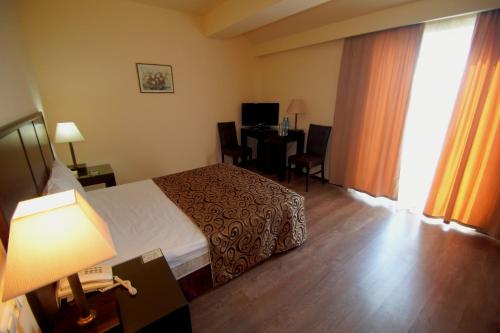 Regineh Hotel - image 13