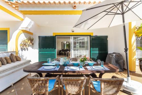 Facilities, Decor n' cozy place for families and friends in Guia