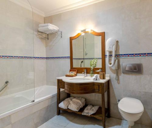 Deluxe Double or Twin Room image 1
