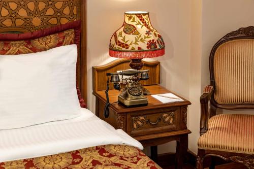 Deluxe Quadruple Room image 10