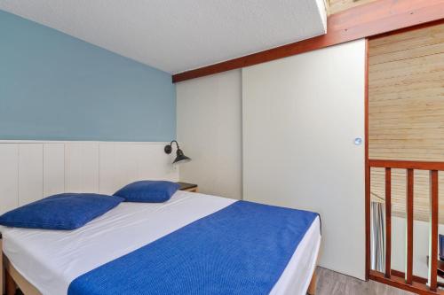 2 bedrooms, 6 beds