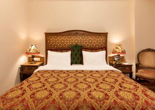 Deluxe Double or Twin Room image 5