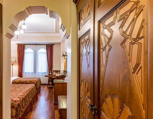 Deluxe Triple Room image 2