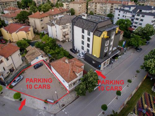 Hotel Idol - main image