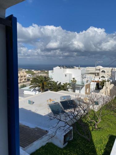  Down Town in Fira