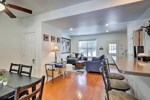 Townhome with Fireplace Less Than 1 Mi to Downtown Breck - image 3