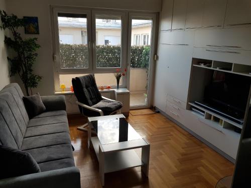 . Lav apartments