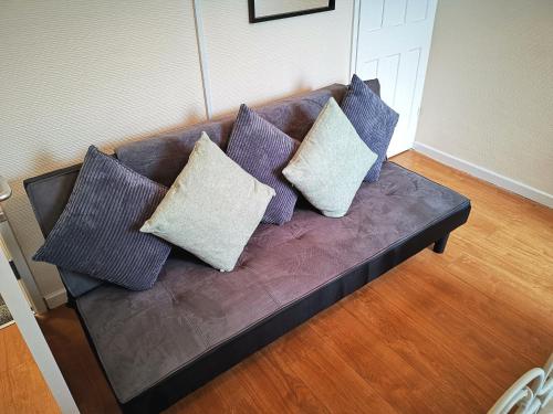 J Spacious 5 Bed Sleeps 9 Long Stays Workers & Families by Your Night Inn Group