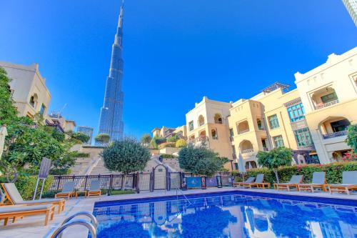 Durrani Homes - Souk Al Bahar 2BR Besides Burj Khalifa & Dubai Mall - image 1