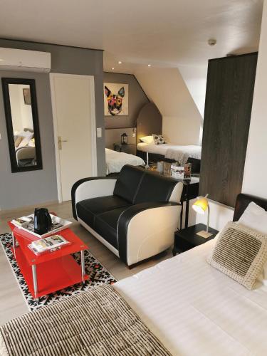 1 king bed, 2 twin beds