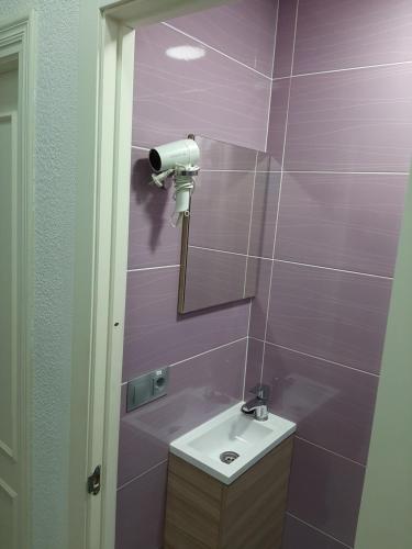 Quadruple Room with Private External Bathroom image 1