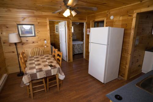 3 bedrooms, 4 beds
