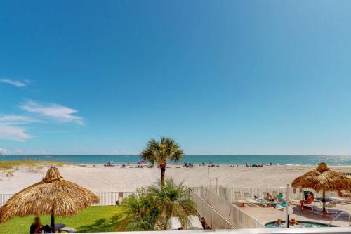 Sea Breeze 106 Beachfront Condo - image 8