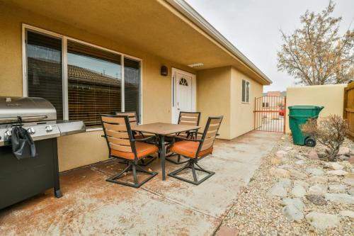 CW415 - Great downtown location with a private hot tub and shared indoor pool - image 8