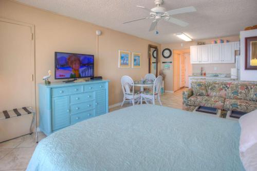 409 - Island Inn - image 5