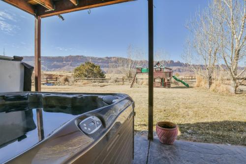 DV - Six bedroom home with private hot tub. Sleeps 22! - image 7
