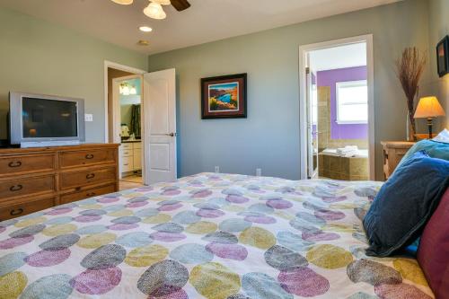 DV - Six bedroom home with private hot tub. Sleeps 22! - image 9