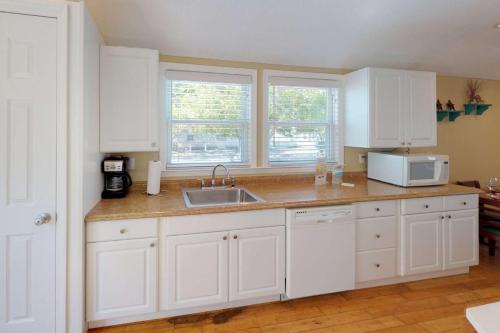 103 - Sea Cottage - image 2
