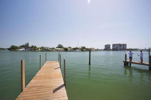 612 - Island Inn - image 5