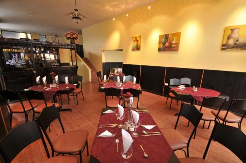 مطعم, Hotel Montecarlo - Piscina & Desayuno Buffet Incluido in Ibarra