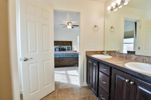 RV16A4 - Moab Outdoor Haven - Newly built in 2019. Spacious 2 bed 2.5 bath - image 2