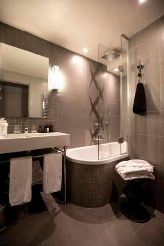 room detail thumbnail 2