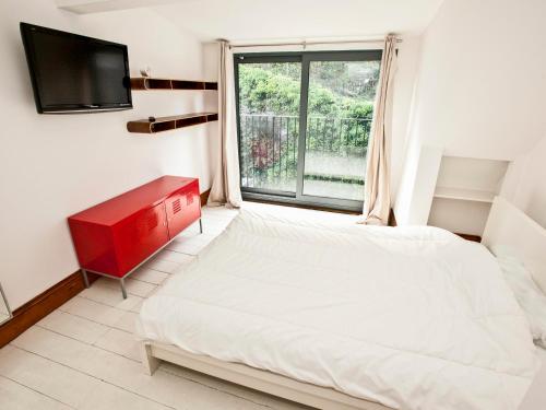 21 British Road - image 3