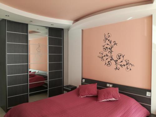 Apartment 33 in Hotel Iceberg, Borowez