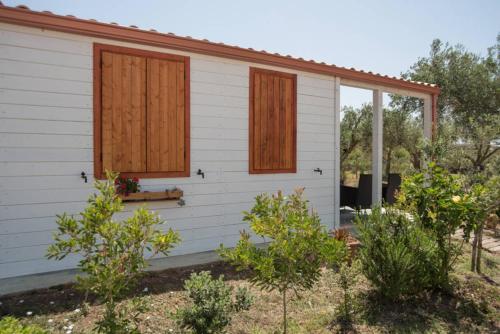 Bungalow with Garden View image 2