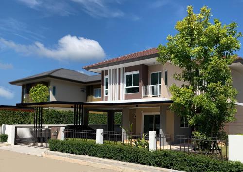 Exterior view, Saransiri - 3 bedroom villa with private pool, office room & fast Wi-fi near British International School Phuket