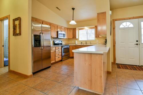 CW343 - Great downtown location with a private hot tub