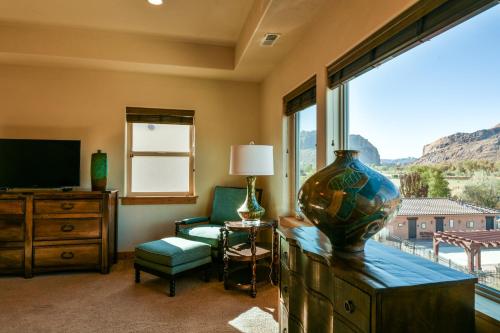 PR 20 - Luxury home with shared pool, hot tub 4 bedroom