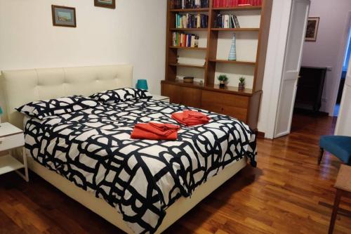 Lanza Tomasi Apartment - centre - image 3