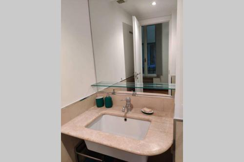 Lanza Tomasi Apartment - centre - image 5