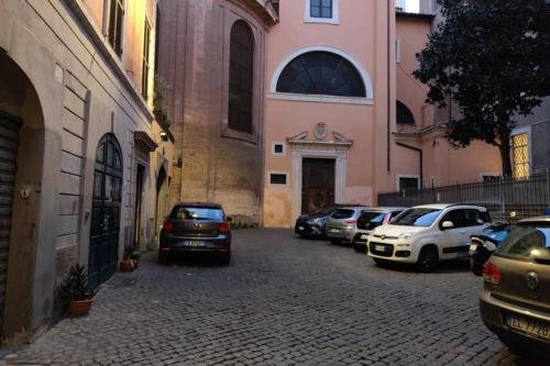 Lanza Tomasi Apartment - centre - image 8