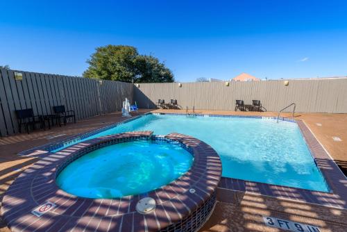 Holiday Inn Express Hotel and Suites Bastrop by IHG in Bastrop, USA