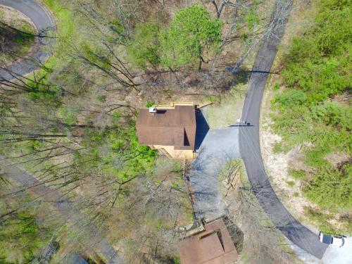 Bear Run Getaway #1136 by Aunt Bug's Cabin Rentals - image 4