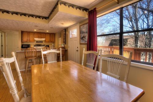 Bear Run Getaway #1136 by Aunt Bug's Cabin Rentals - image 9