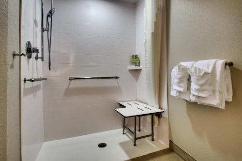 Holiday Inn Express Atlantic City W Pleasantville an IHG Hotel - image 2