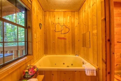 Secret Hideaway #195 by Aunt Bug's Cabin Rentals - image 2